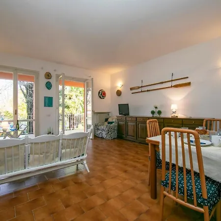 Apartment Sleeps 4 Pool Ispra