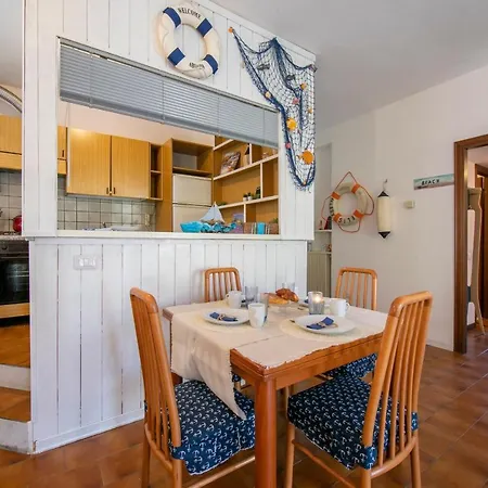 Sleeps 4 Pool Apartment Ispra