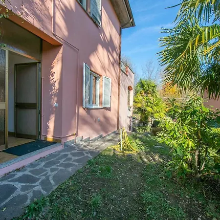 Διαμέρισμα Sleeps 4 Pool